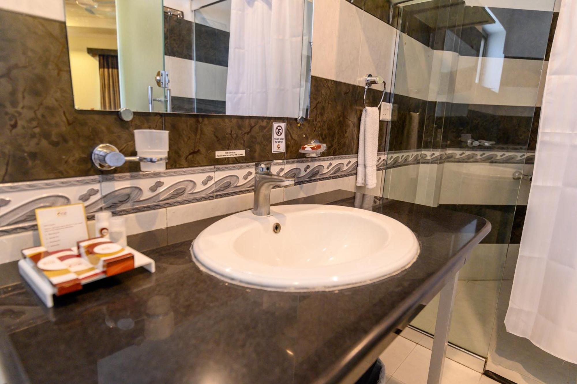 Hotel One أبوت آباد المظهر الخارجي الصورة